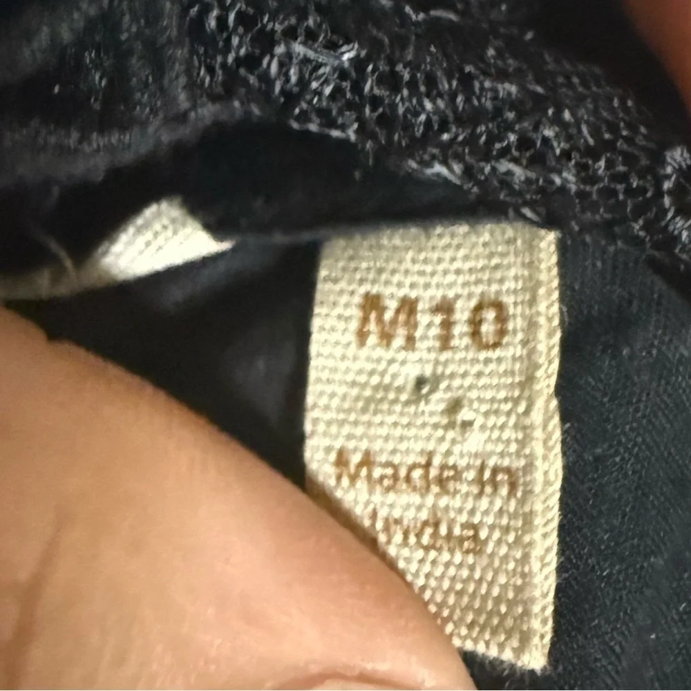 Soft Surroundings Yasmin Black
Embroidered Lace Bell Sleeve - Picture 4 of 5